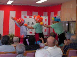 光が丘時代の敬老会の写真です!3人のうちのどれかが私です・・・ 光が丘時代の敬老会の写真です!3人のうちのどれかが私です・・・